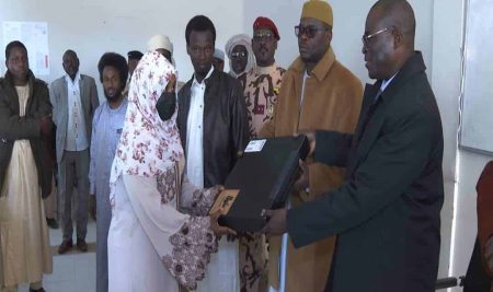 Remise des ordinateurs aux étudiants de l’antenne Amdjarass